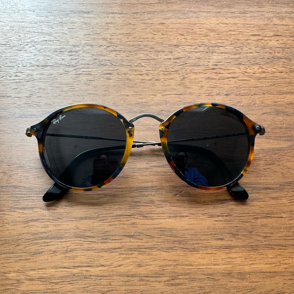 Ray-Ban Round Fleck